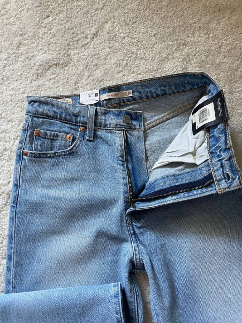 NWT Levi’s Premium Ribcage Bell High Rise Women’s Jeans Size 26/32 - Picture 4 of 13